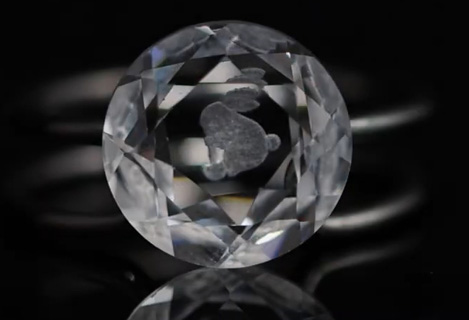 Crystal Diamond 0, глубина 22 см, лазерная гравировка с помощью УФ-лазера RFH 10 Вт.