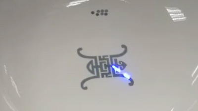 Гравировка логотипа лазерным излучателем RFH 5W Nanosecond UV на поверхности керамики